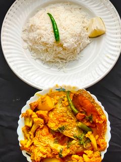 ফুলকপি দিয়ে ভেটকি মাছের ঝোল (Fulkopi diye bhetki macher jhol recipe in Bengali) রেসিপির প্রধান ছবি