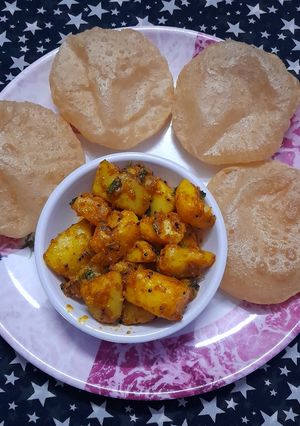 आलू की सब्जी और पूरी रेसिपी मुख्य फोटो