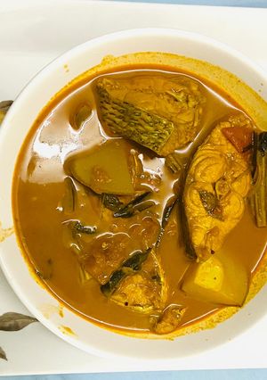 A picture of South Indian fish curry.