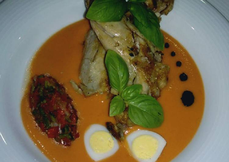 Conejo asado acompañado de salmorejo con pimpirrana