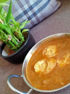 मालवणी स्टाईल अंडा करी (anda curry recipe in marathi) रेसिपी चे मुख्य फोटो