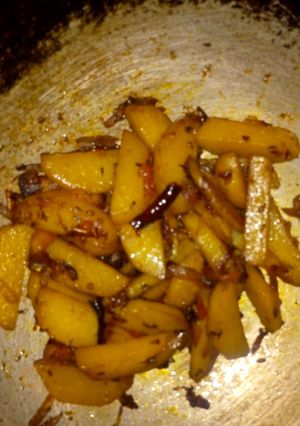 A picture of Aloo bhaja.