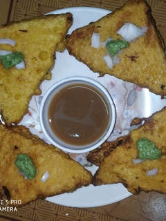 બ્રેડ પકોડા (Bread pakoda recipe in Gujarati) રેસીપી મુખ્ય ફોટો