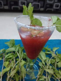 A picture of Strawberry mojito.
