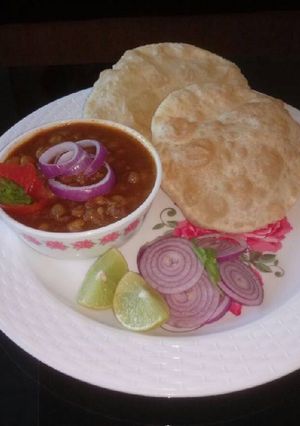 A picture of Chole bhature.