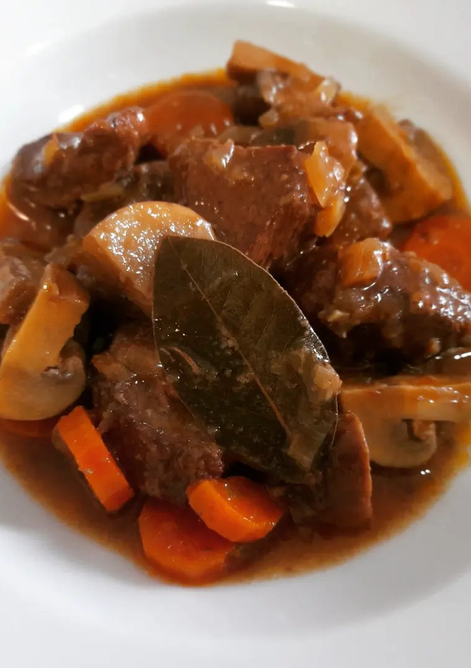 Una foto de Ternera estofada con portobellos