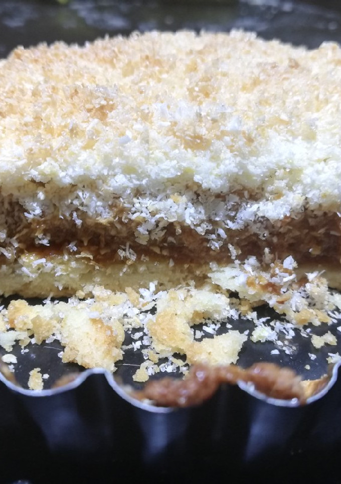 Una foto de Tarta de coco con dulce de leche fácil