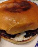Smash Burger con Mayonesa de Humo y Cebolla Caramelizada en Pan Brioche