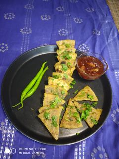 આલુ પરાઠા(Aloo Paratha Recipe In Gujarati) રેસીપી મુખ્ય ફોટો