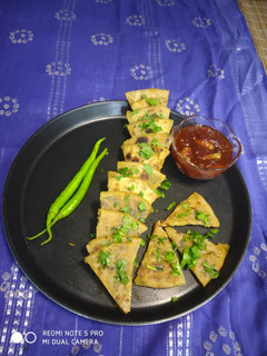 આલુ પરાઠા(Aloo Paratha Recipe In Gujarati) રેસીપી મુખ્ય ફોટો