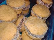 Una foto de alfajores de membrillo