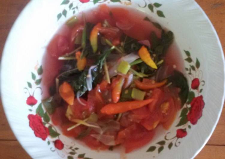 Kuah asam bayam merah