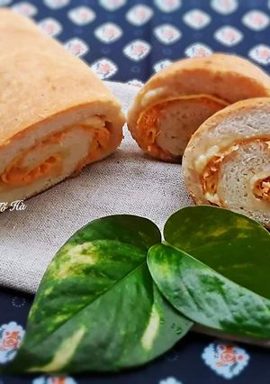 Hình của món BÁNH MÌ cuộn trứng-ruốc gà.