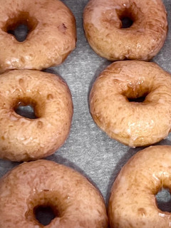 Una foto de Donuts glaseados