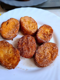 Una foto de Torrijas de leche con canela
