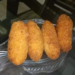 A picture of Chicken bread roll.