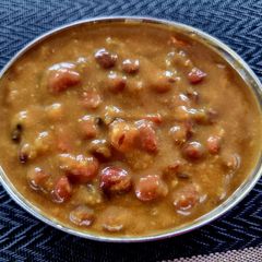 Tuver / Chola / Chana in gravy A picture of Tuver / Chola / Chana in gravy.