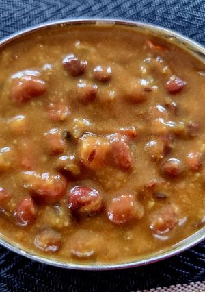 A picture of Tuver / Chola / Chana in gravy.