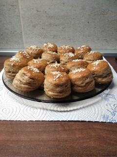 Teljes kiőrlésű túrós pogácsa recept fotója