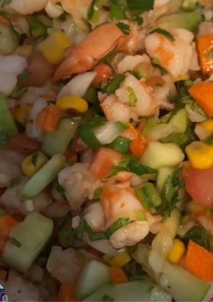 Una foto de Cebiche de camarón a mi estilo