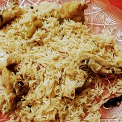 A picture of Chicken yakhni pulao.