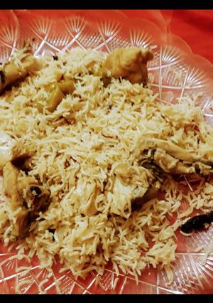 A picture of Chicken yakhni pulao.