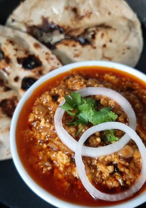 A picture of Paneer Bhurji with butter nan.