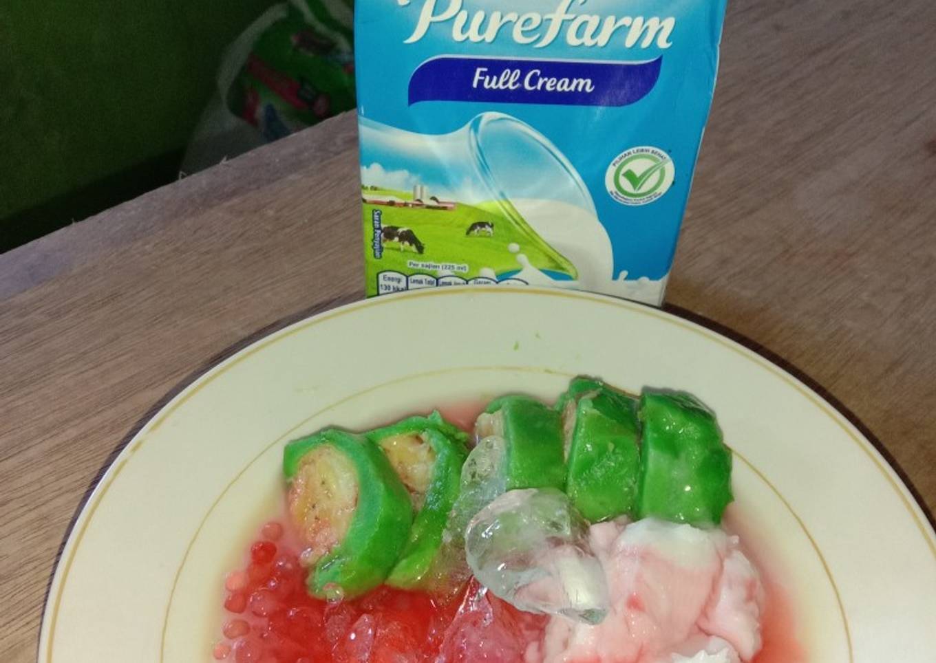 Es pisang ijo (pisang ambon)