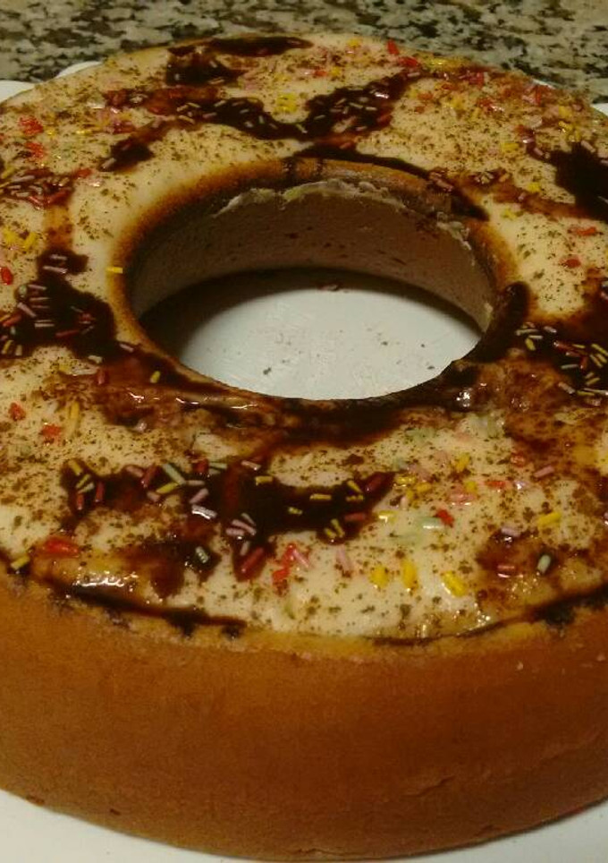 Una foto de Bizcocho de yogur con crema pastelera