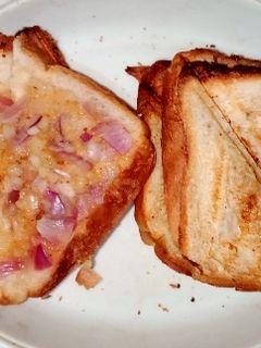 आलू प्याज़ के सैंडविच (aloo pyaz ki sandwich recipe in Hindi) रेसिपी मुख्य फोटो