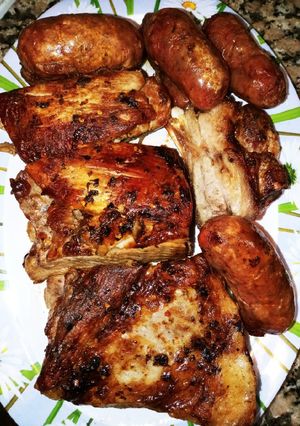 Una foto de Pechito de cerdo y chorizo bombón al horno
