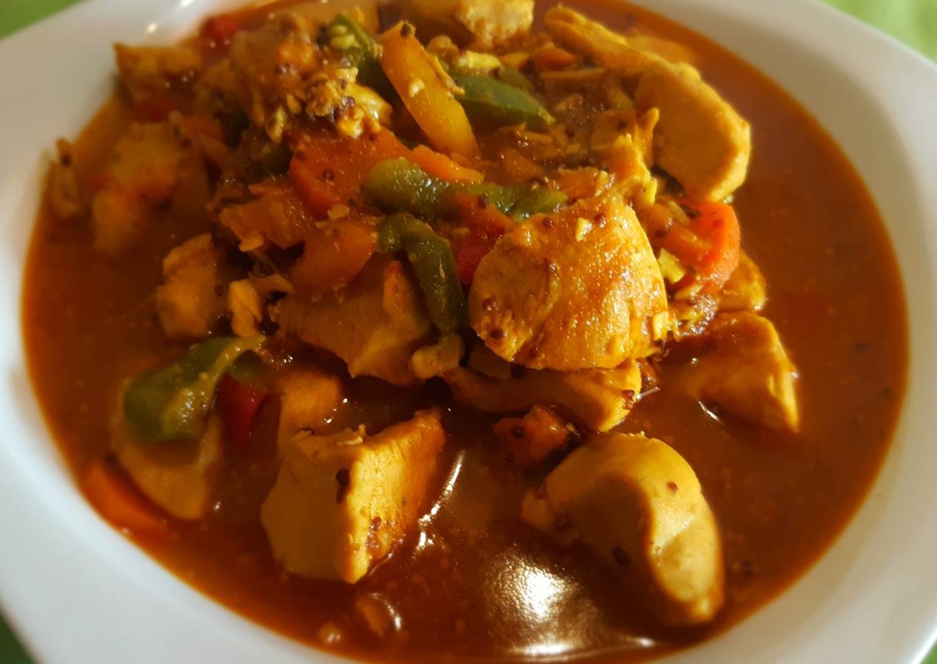 Pechuga de pollo al curry con verduras