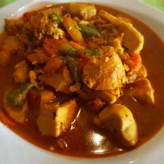 Una foto de Pechuga de pollo al curry con verduras