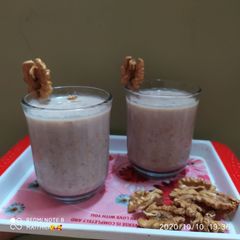 A picture of Dates and walnut healthy Milkshake.