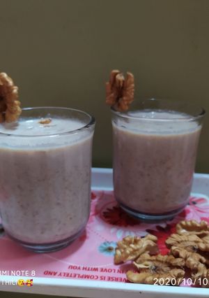 A picture of Dates and walnut healthy Milkshake.