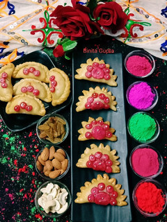 रसीली गुजिया (करंजी) (Rasili gujiya /karanji recipe in Hindi) रेसिपी मुख्य फोटो