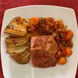 Costillar de cerdo al horno con papas acordeón