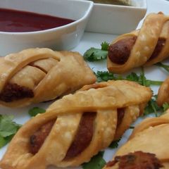 A picture of Jaali samosa.