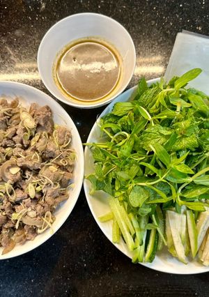 Hình của món Đùi dê hấp.