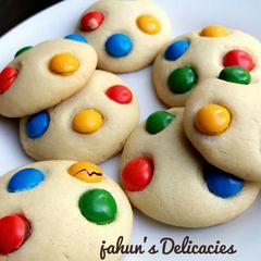 A picture of Rainbow Cookie.