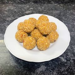 A picture of Methi ke laddu.