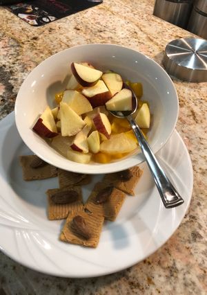 A picture of Fruit salad and peanut butter crackers.