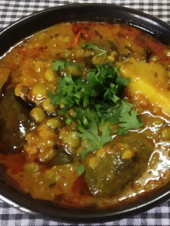 તુવર નાં દાણા રીંગણનું શાક (Tuver Dana Ringan Shak Recipe In Gujarati) રેસીપી મુખ્ય ફોટો