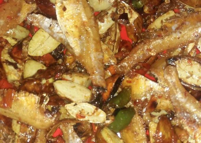 Ternyata begini loh! Resep memasak Ikan asin tumis jengkol pedes dijamin gurih