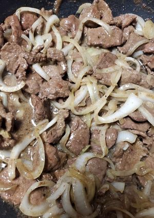 Una foto de Hígado encebollado