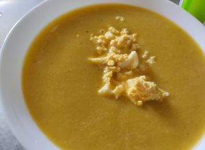 Una foto de Crema de calabaza, zanahoria, puerro y calabacín🥕🎃🍲🍱🍛🍚🍳