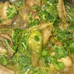A picture of Chicken white karahi.