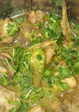 A picture of Chicken white karahi.