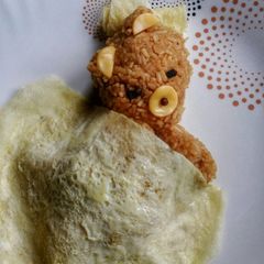 A picture of Sleeping Rice Bear with an Egg Blanket.