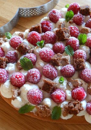 Une photo de Tarte en coeur aux framboises